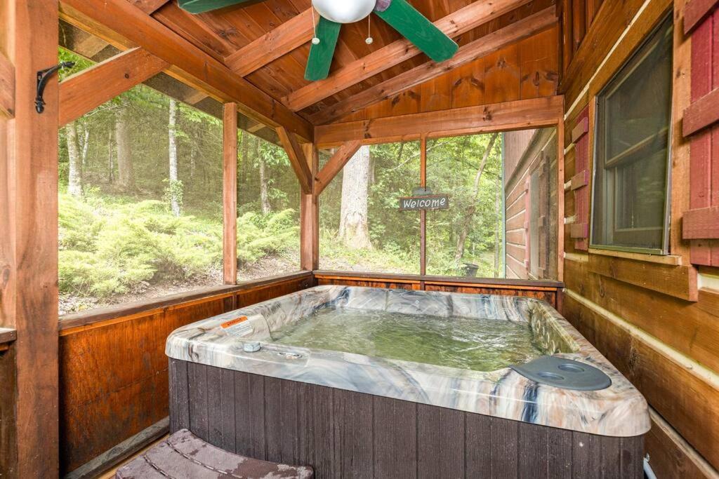 Pigeonforge Cabin Game Roomdog Friendlyhot Tub Pigeon Forge Dış mekan fotoğraf