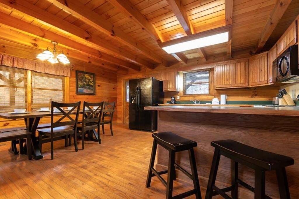Pigeonforge Cabin Game Roomdog Friendlyhot Tub Pigeon Forge Dış mekan fotoğraf